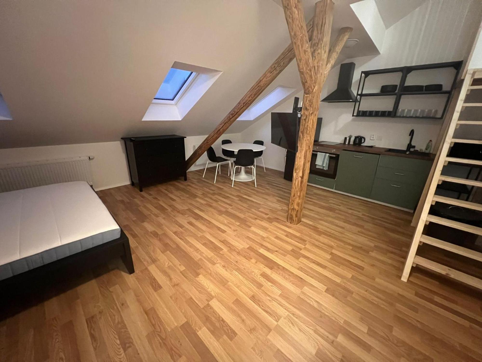 Zizkov Tower Suites Prague Exterior photo
